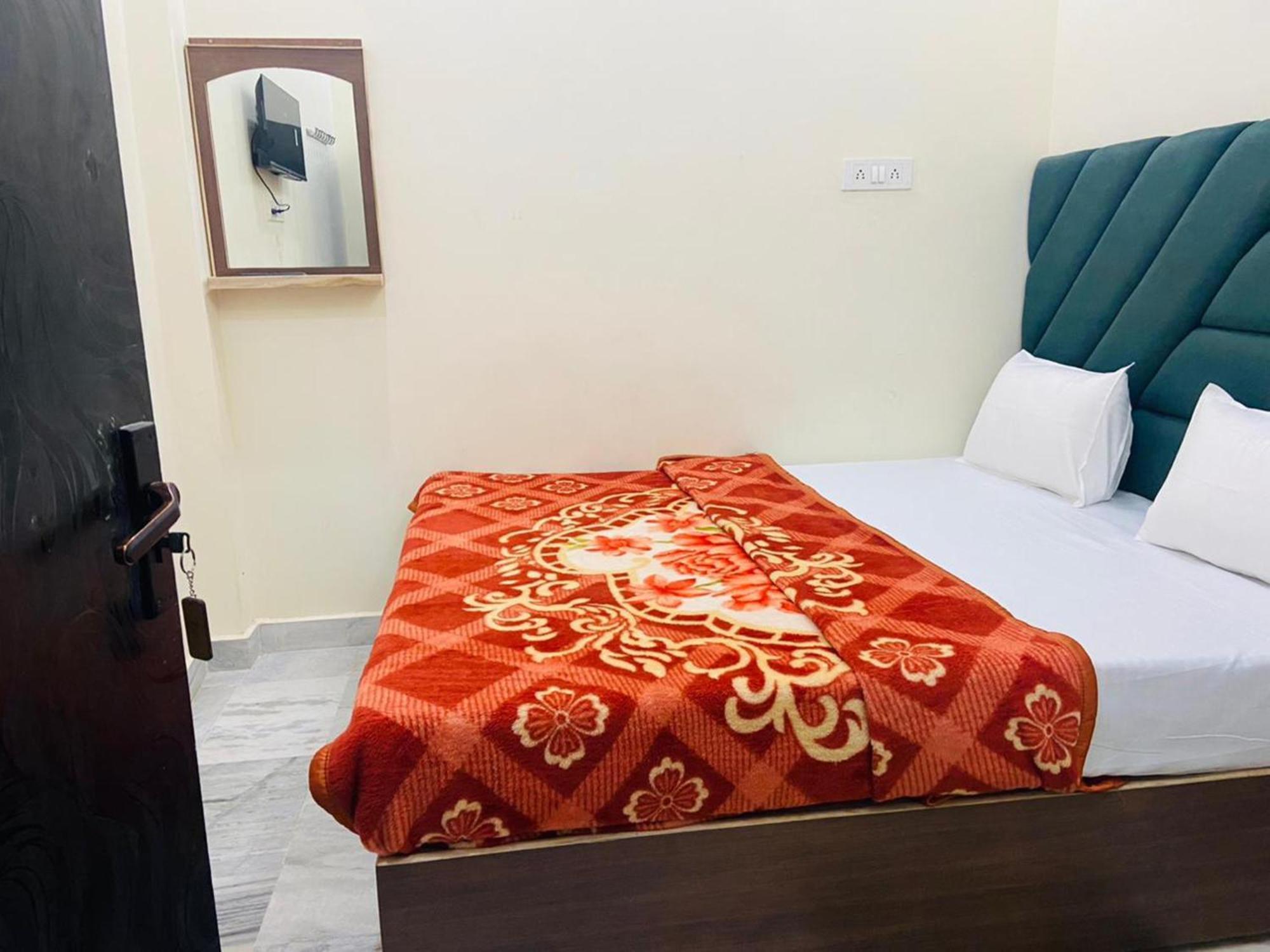 Rudraksha Hotel Варанаси Екстериор снимка